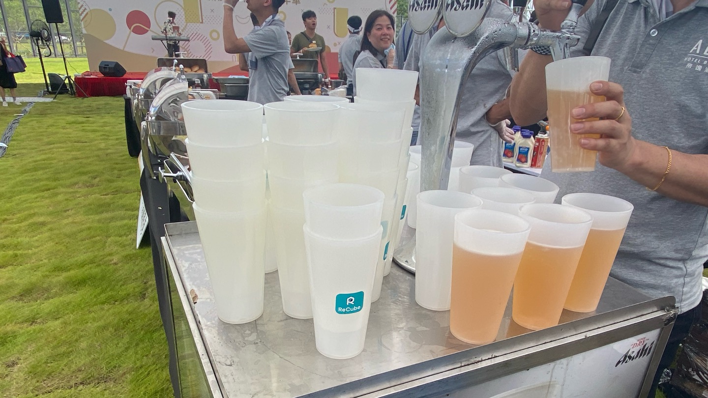 ReCube reusable cups in use at an event - 活動重用餐具租借服務
