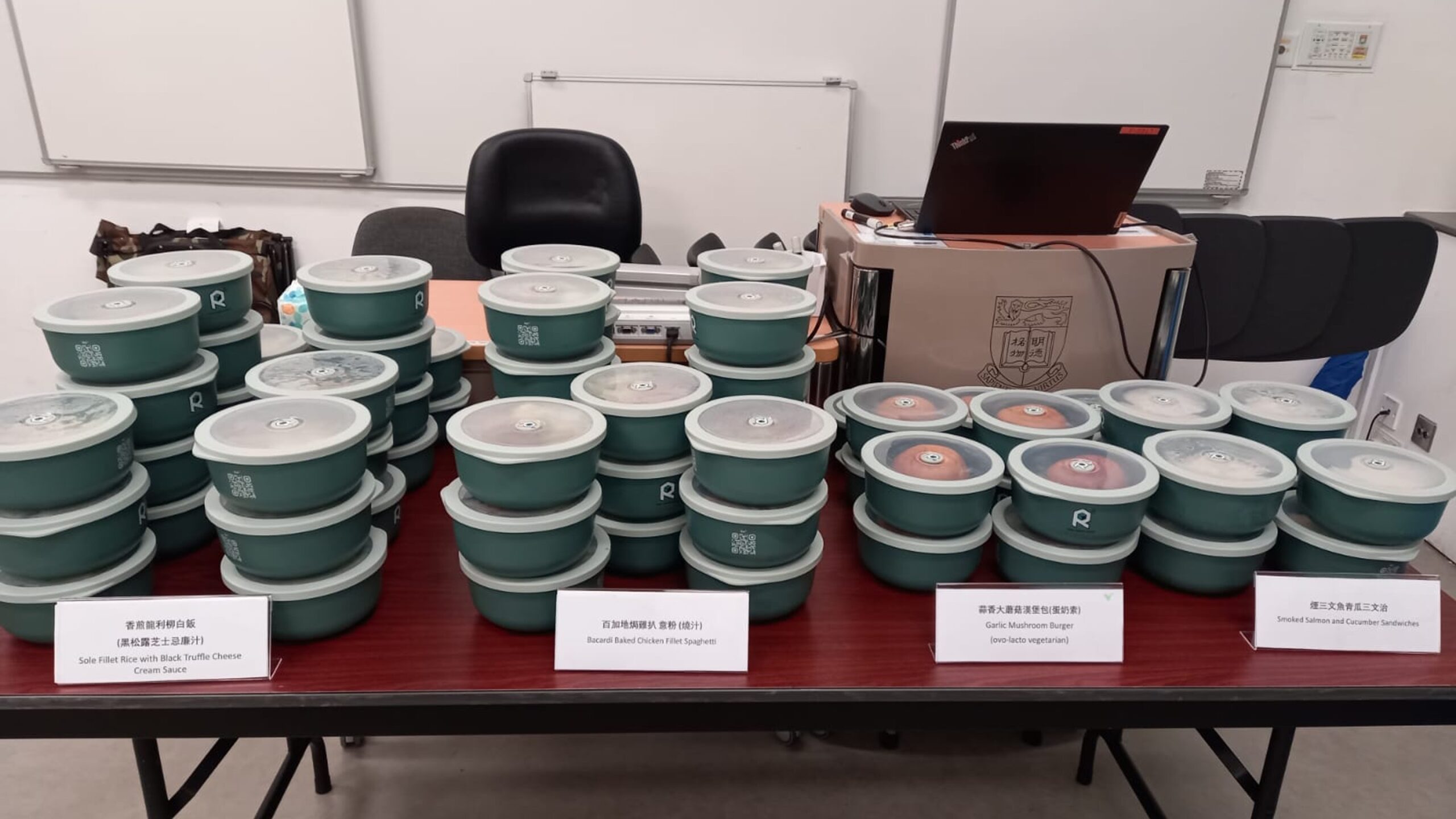 ReCube reusable bowls in use at an event - 活動重用餐具租借服務